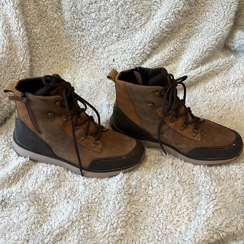 Waterproof Ugg Boots - Picture 2 of 9